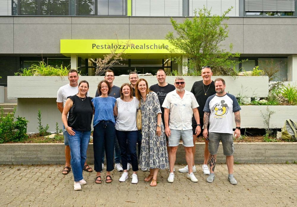 Gruppenbild vorm Eingang
